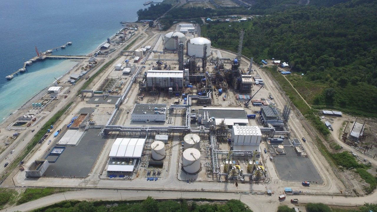 Alderon dan Alsynite Dipasang di Pabrik Amonia Terbesar di Indonesia