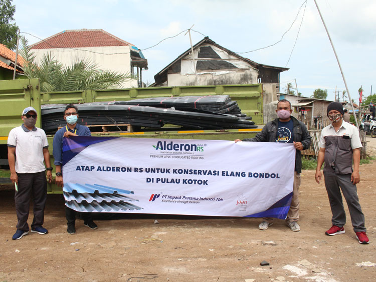  Impack  Pratama  Salurkan Donasi Pelestarian Elang Bondol 