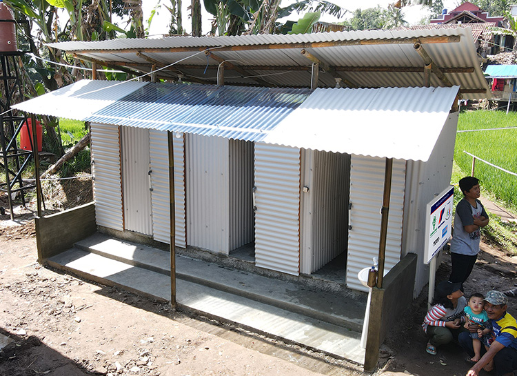 penyediaan sanitasi toilet untuk korban gempa cianjur alderon rs ecolite pet atap transparan